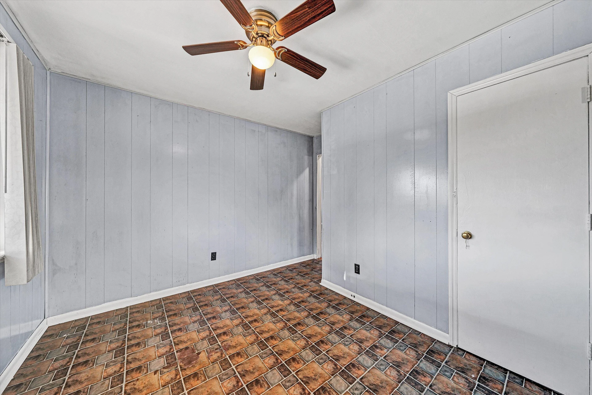 1433 Morehead AVE - Photo 12