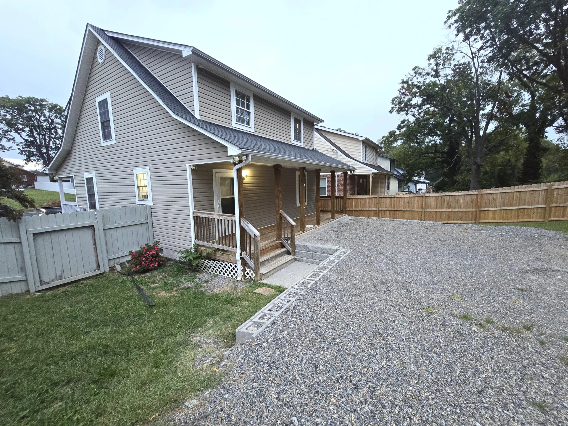 1632 Carroll AVE - Photo 3