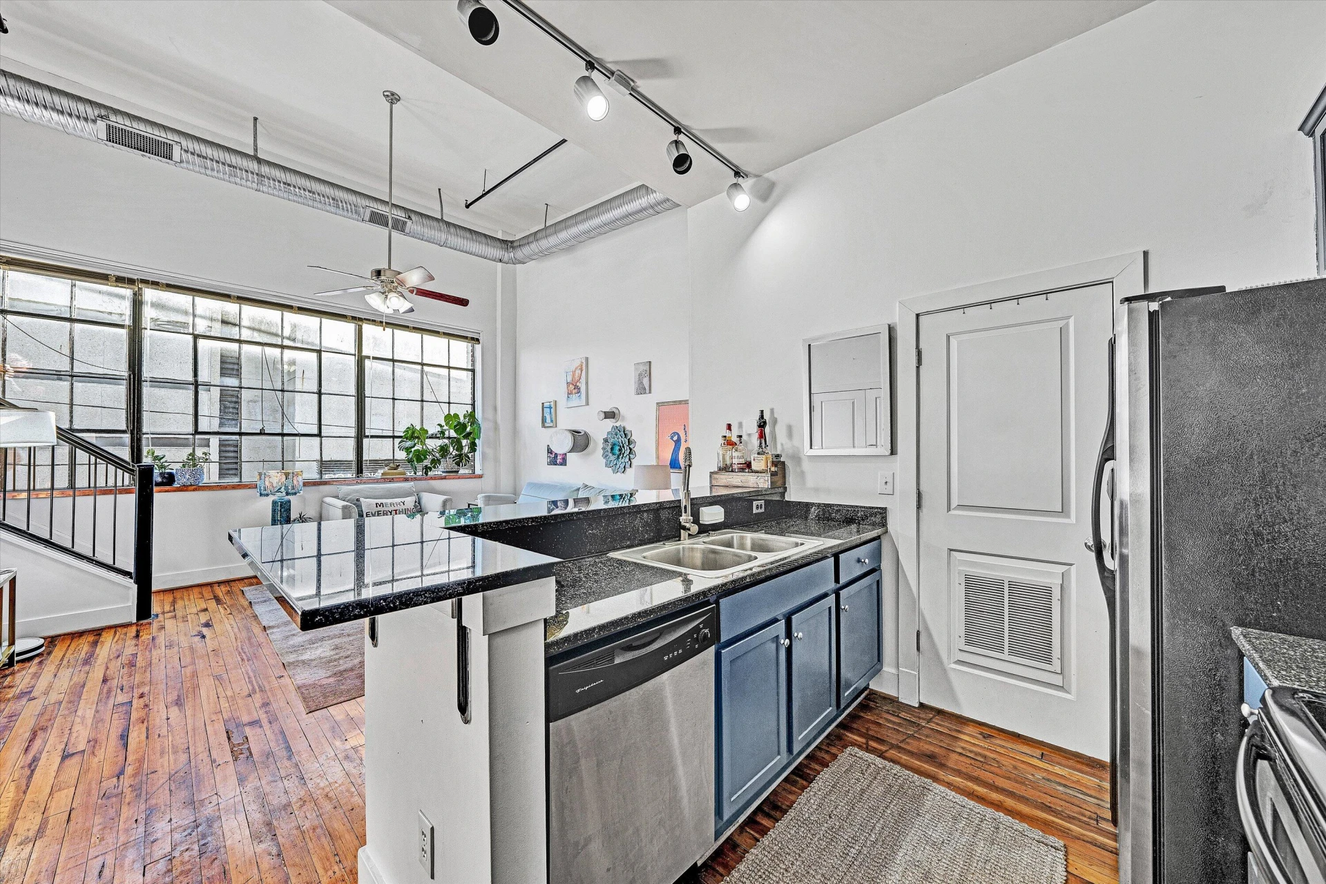 319 Campbell AVE #206 - Photo 5