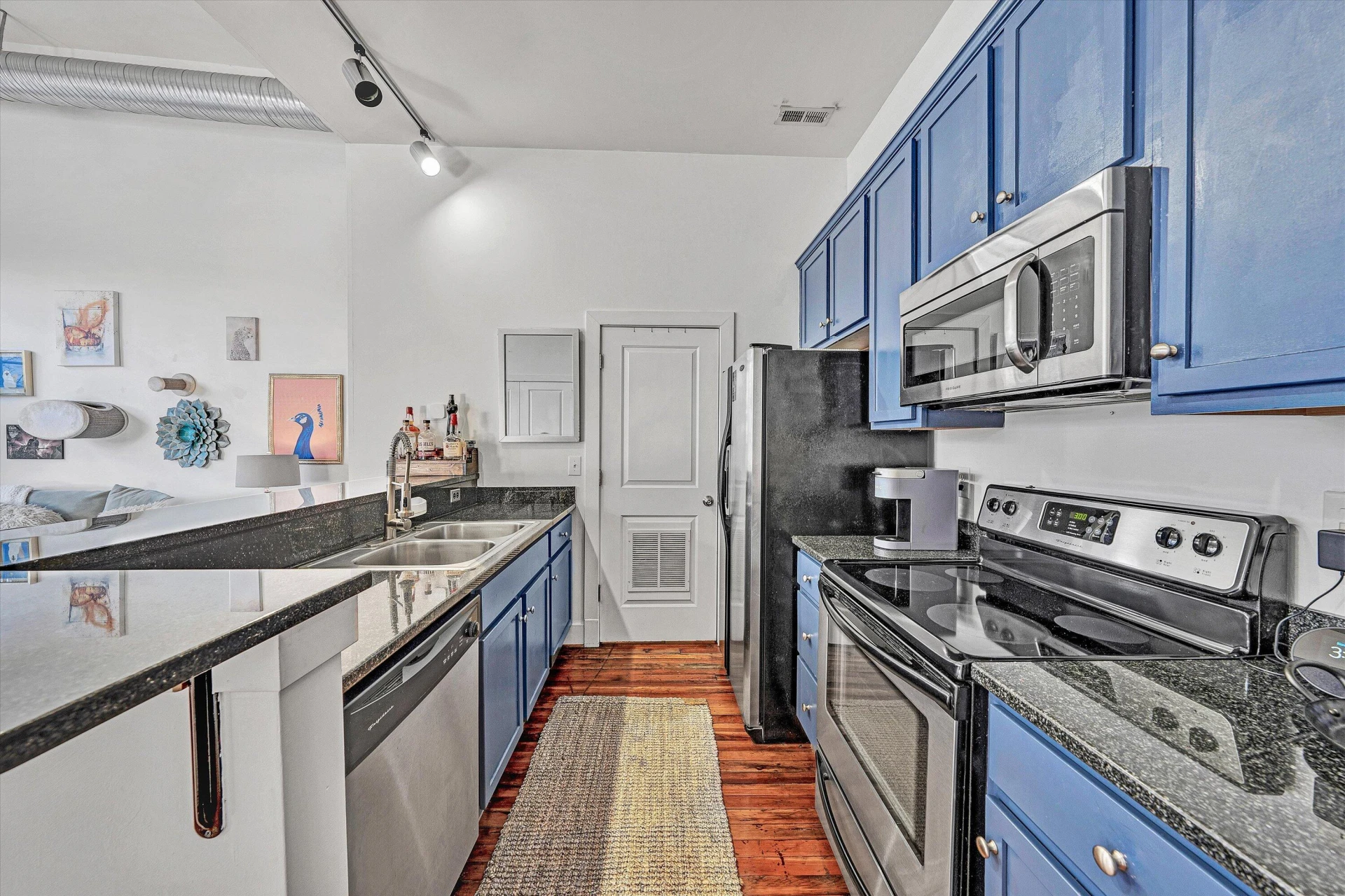 319 Campbell AVE #206 - Photo 6