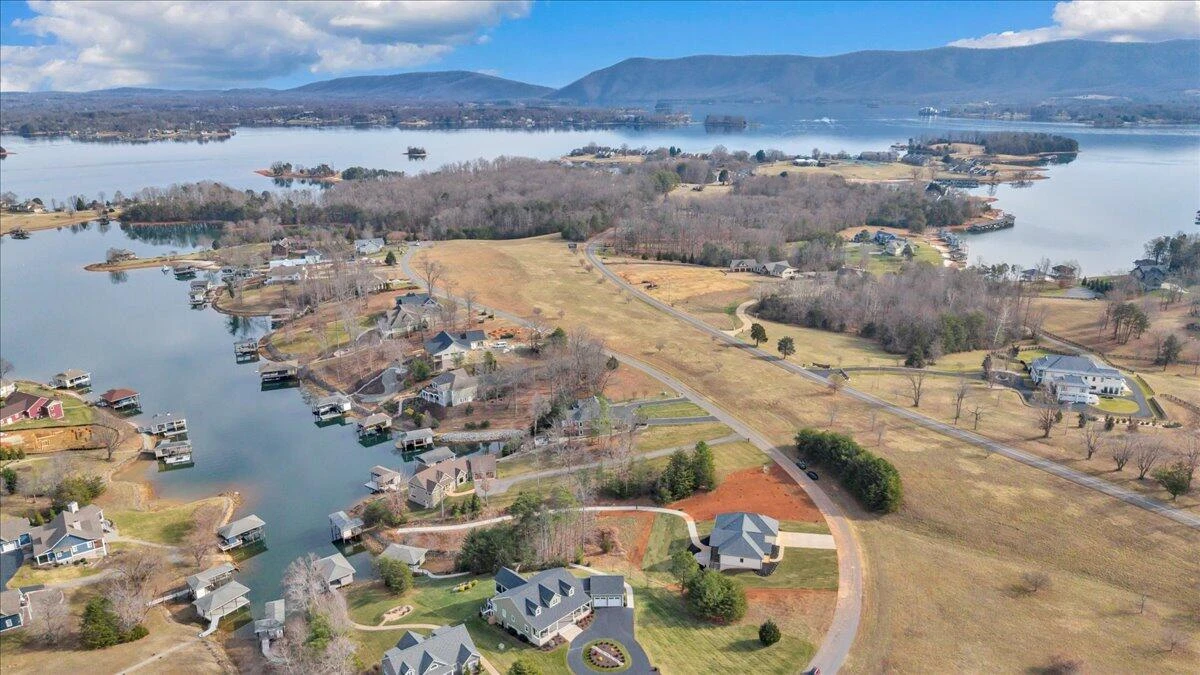 639 Compass Cove CIR - Photo 101