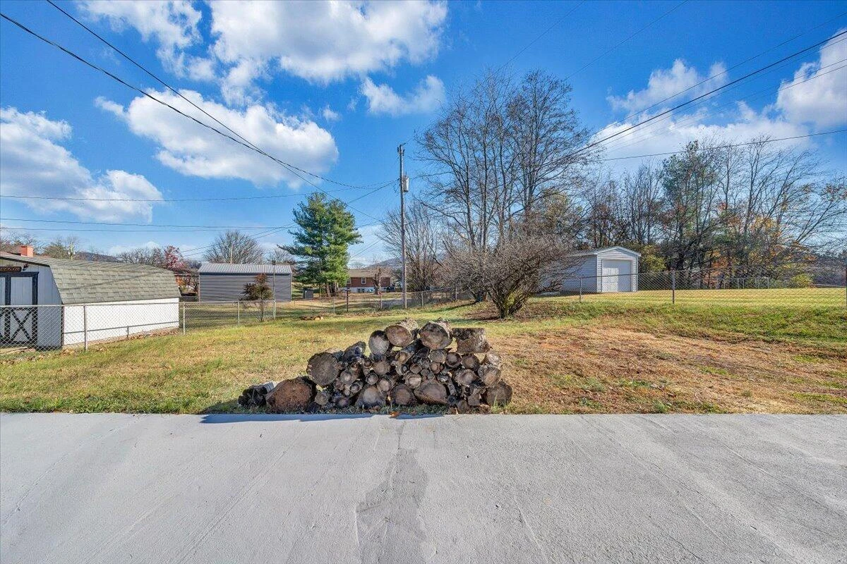 5001 Hazelridge RD - Photo 26