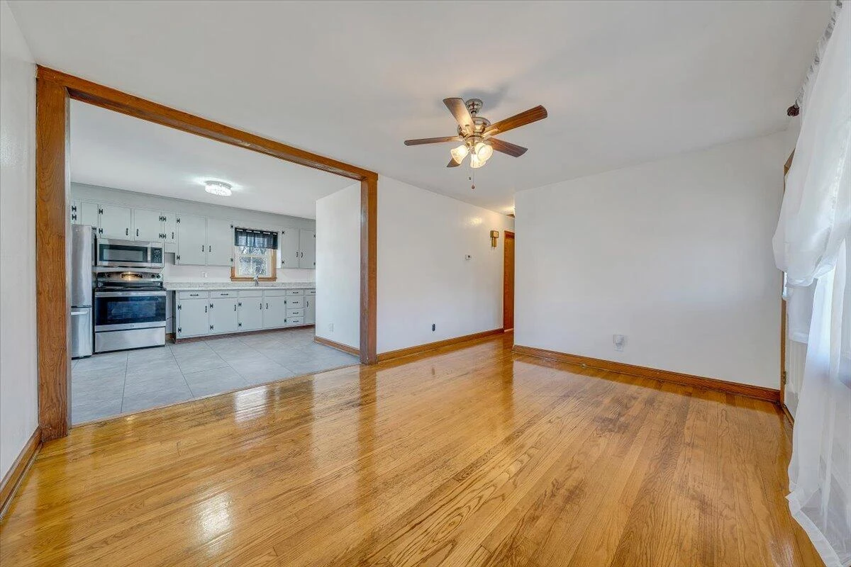 5001 Hazelridge RD - Photo 4
