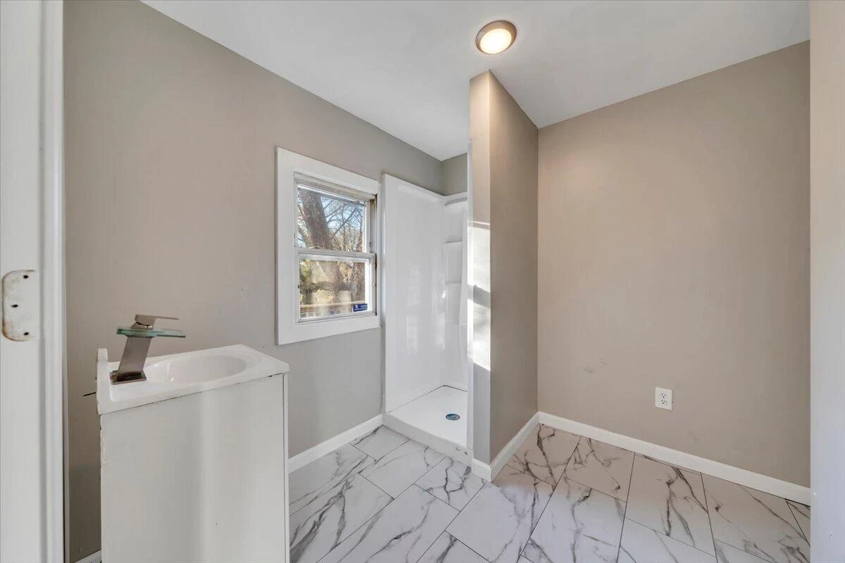 2218 Larchwood ST - Photo 12