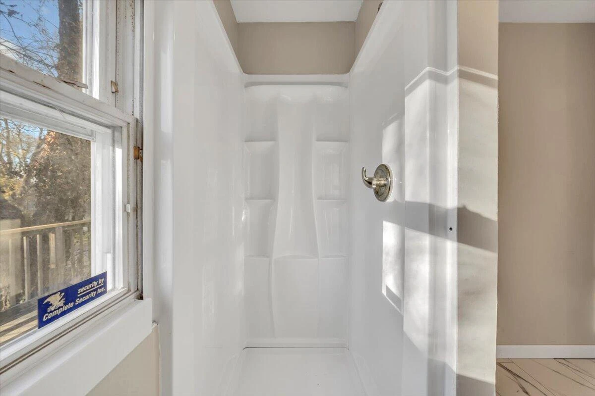 2218 Larchwood ST - Photo 13