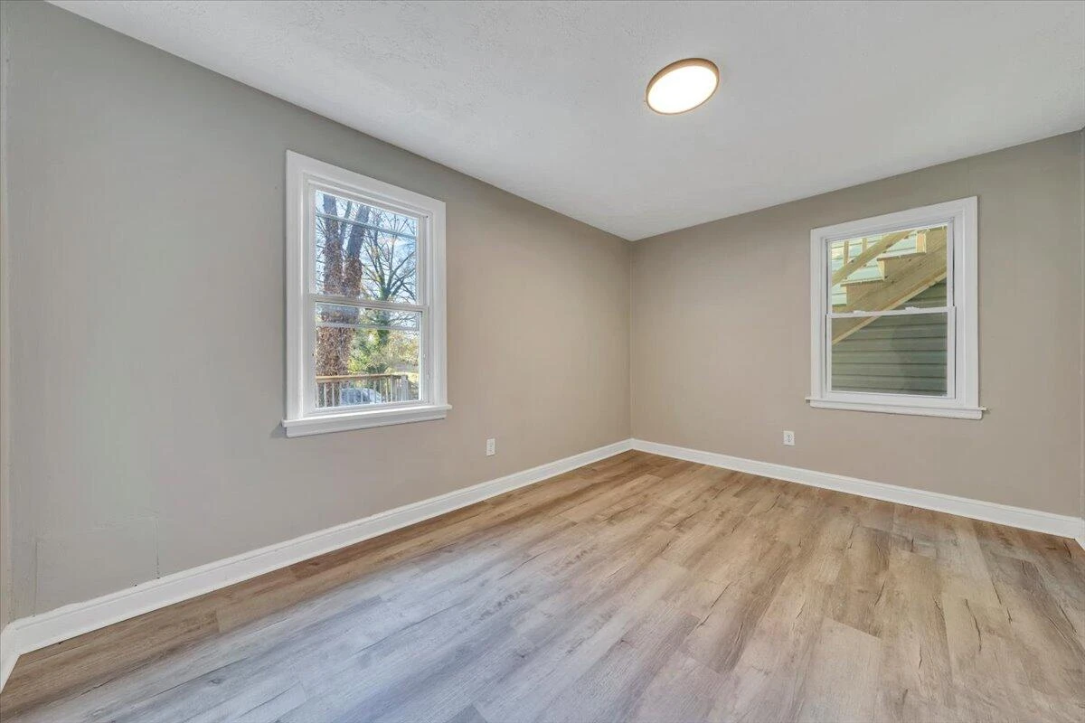 2218 Larchwood ST - Photo 14