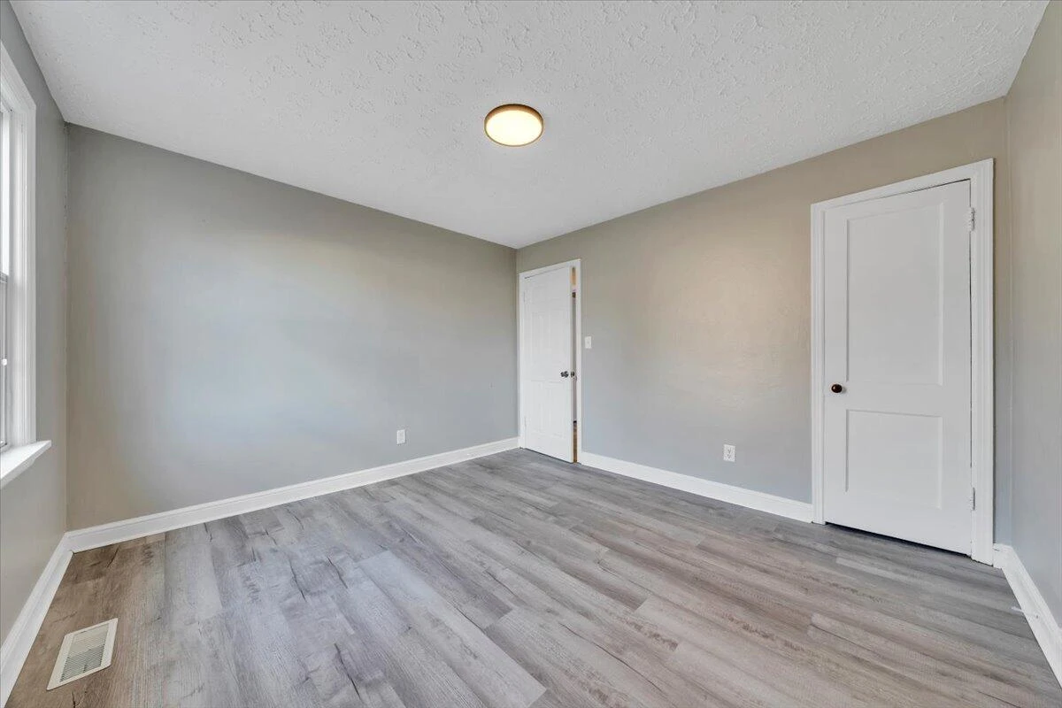2218 Larchwood ST - Photo 17