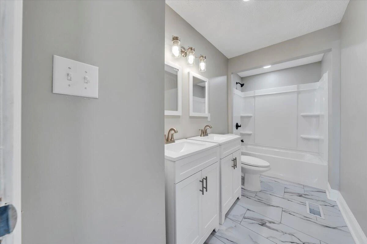 2218 Larchwood ST - Photo 18