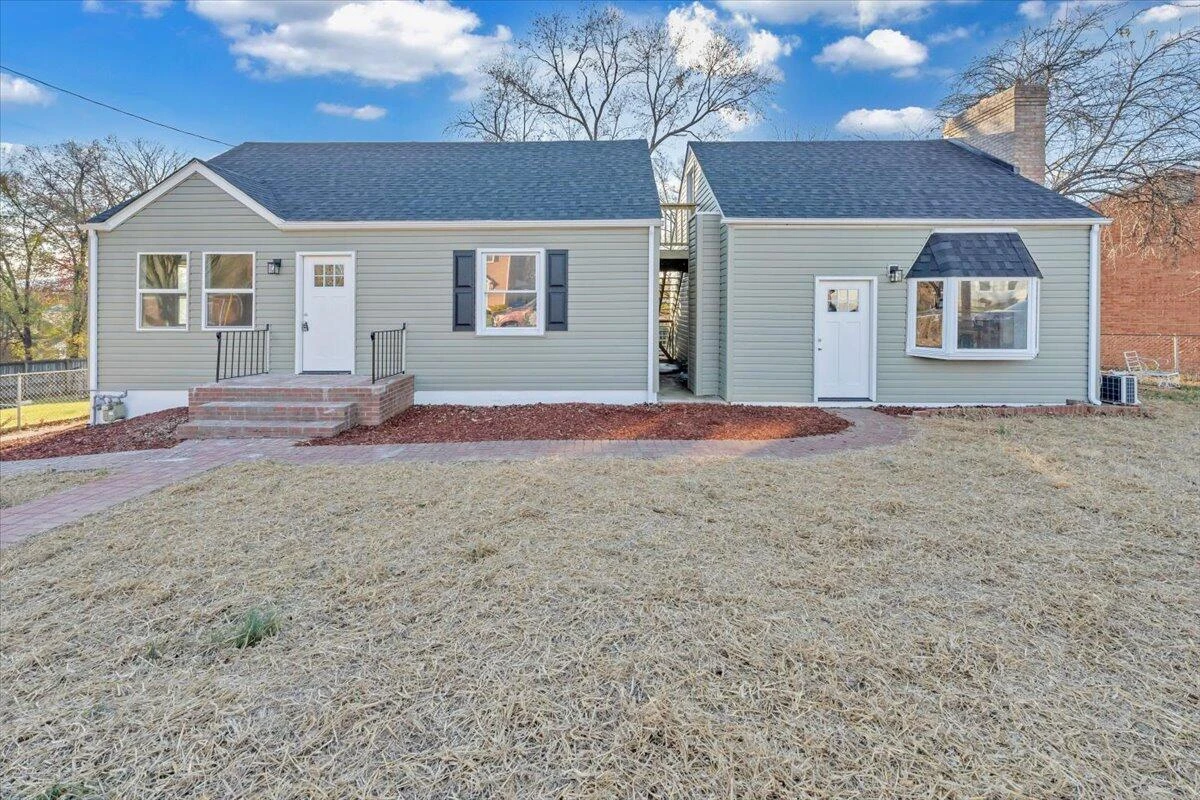 2218 Larchwood ST - Photo 2