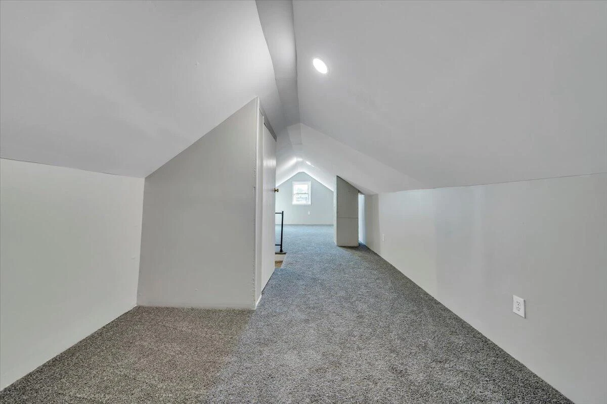 2218 Larchwood ST - Photo 21