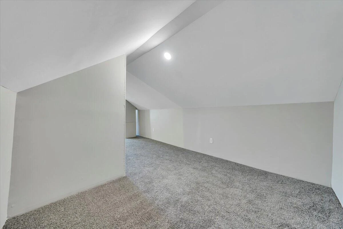 2218 Larchwood ST - Photo 22