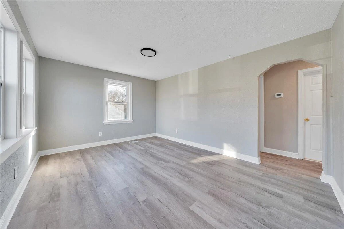 2218 Larchwood ST - Photo 3