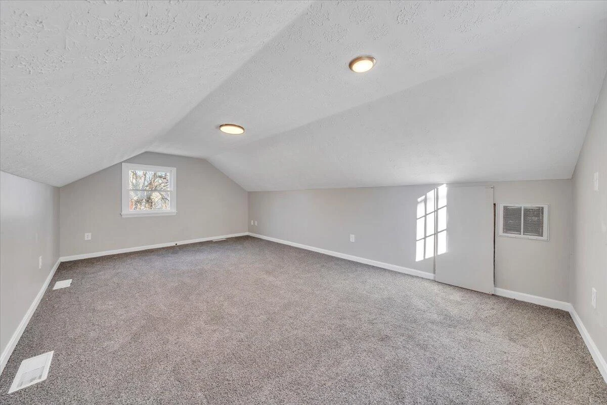 2218 Larchwood ST - Photo 30