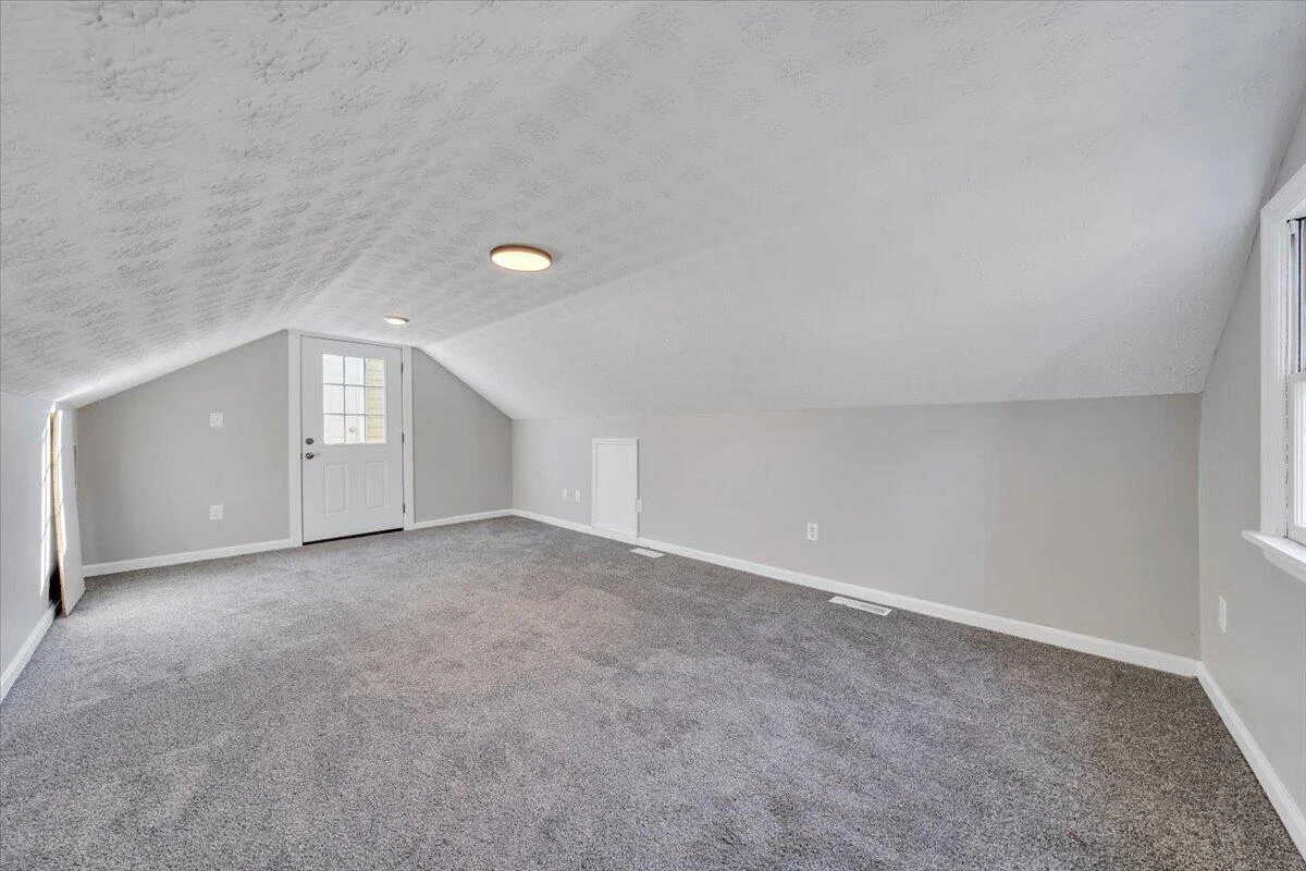 2218 Larchwood ST - Photo 32