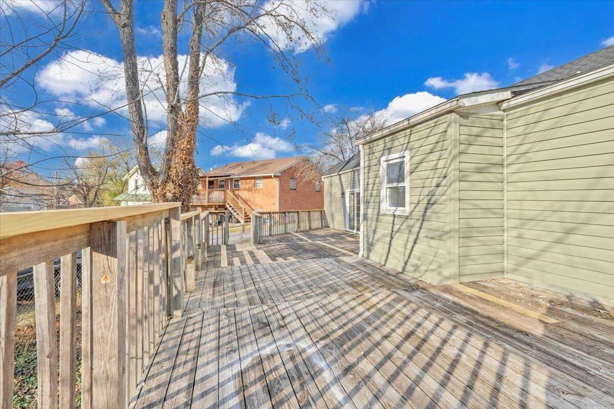 2218 Larchwood ST - Photo 33