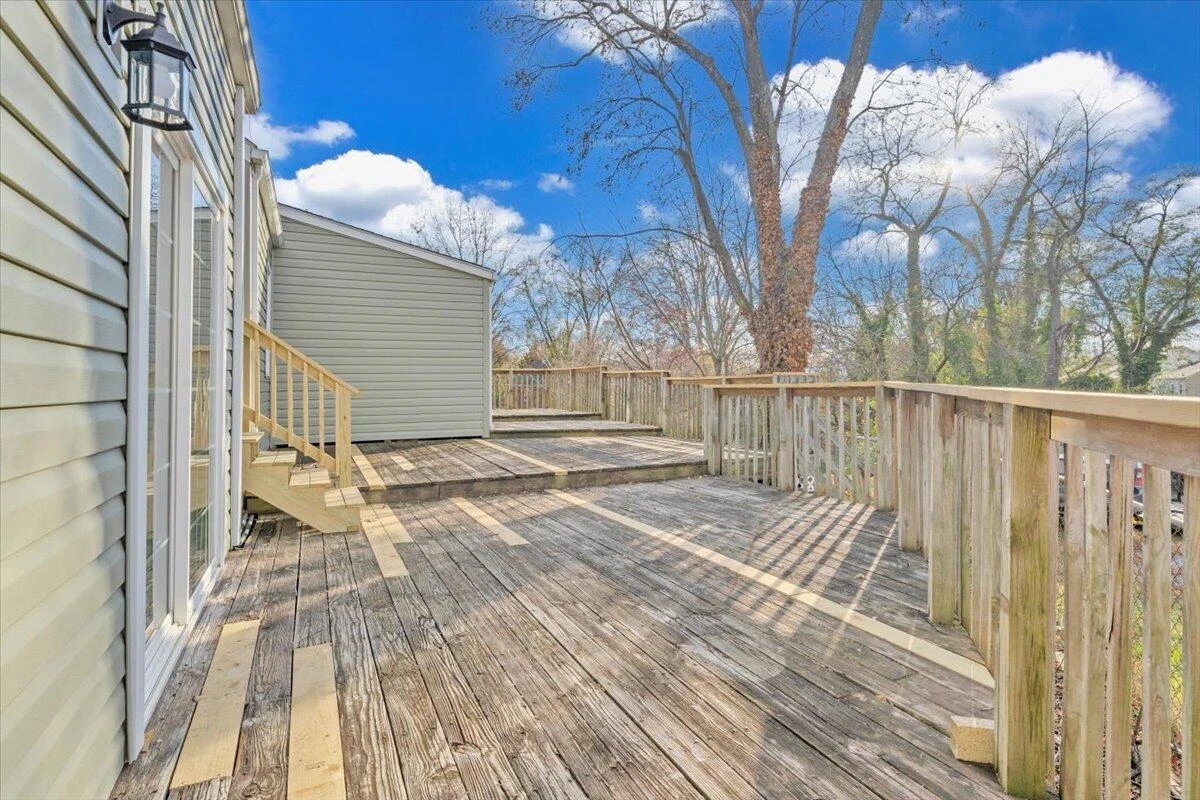 2218 Larchwood ST - Photo 34