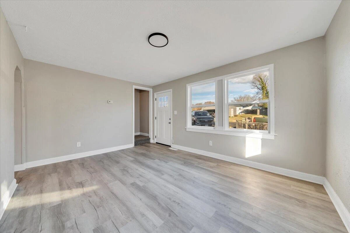 2218 Larchwood ST - Photo 5