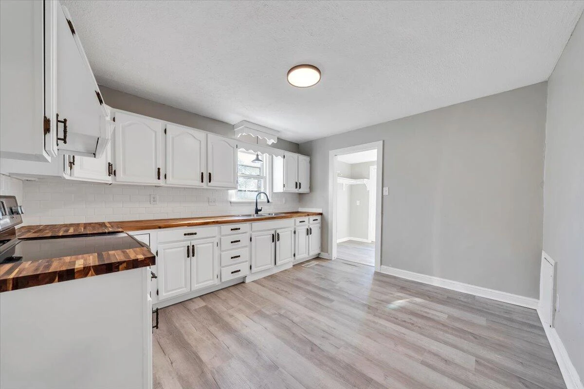 2218 Larchwood ST - Photo 6