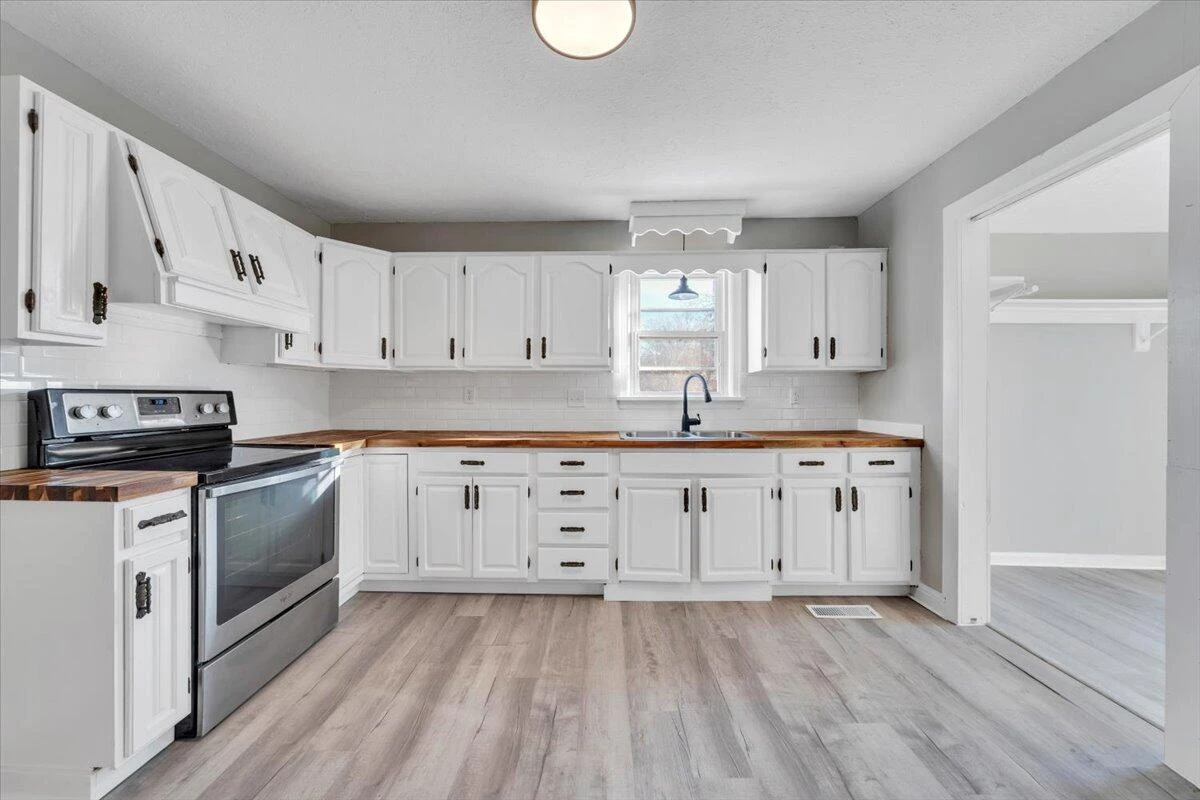 2218 Larchwood ST - Photo 9