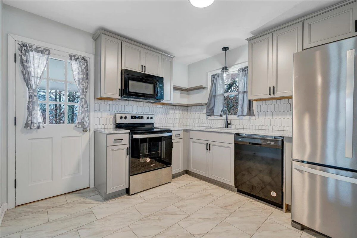 222 Oakwood RD - Photo 10