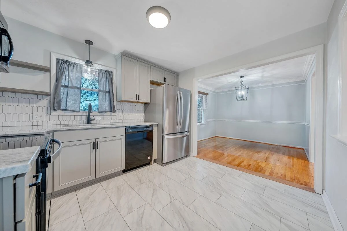 222 Oakwood RD - Photo 11