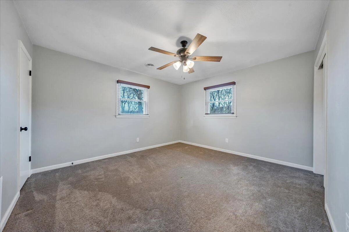 222 Oakwood RD - Photo 14