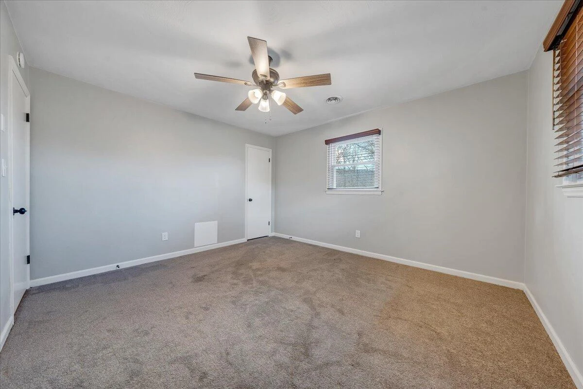 222 Oakwood RD - Photo 15