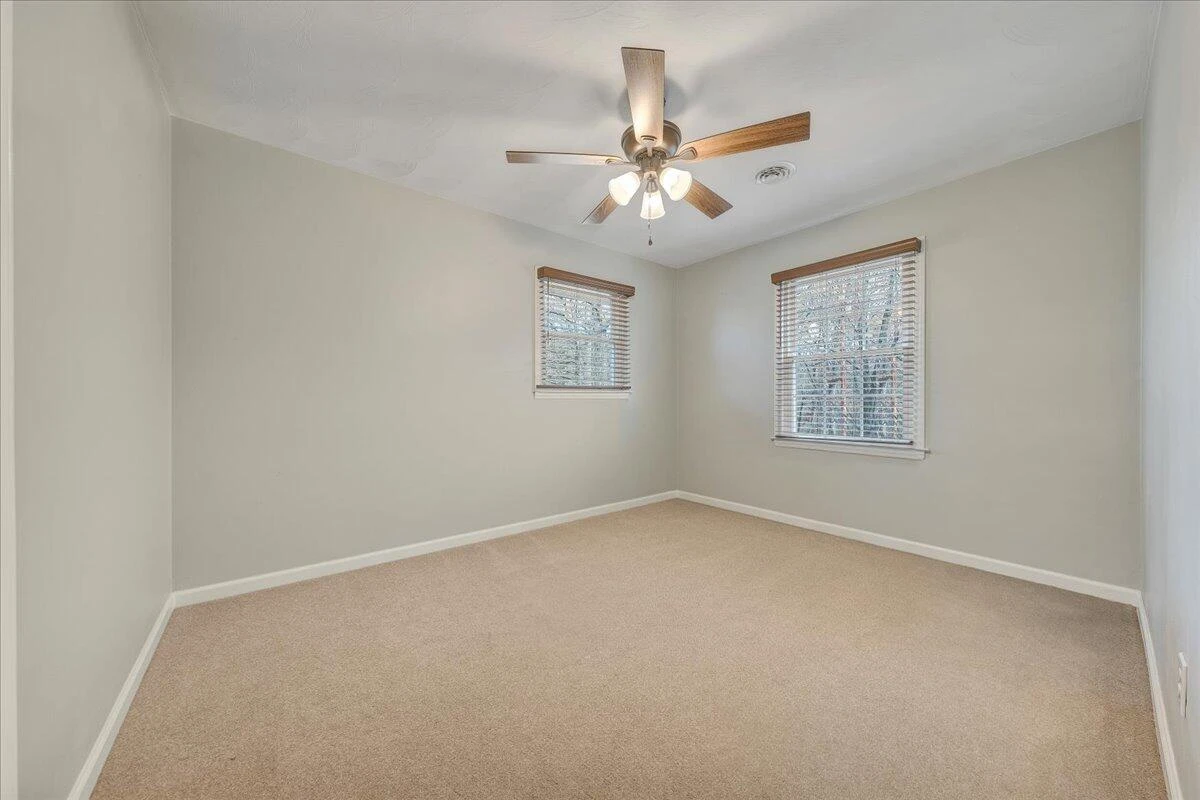 222 Oakwood RD - Photo 16