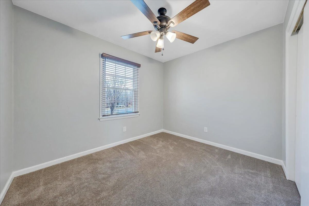 222 Oakwood RD - Photo 17