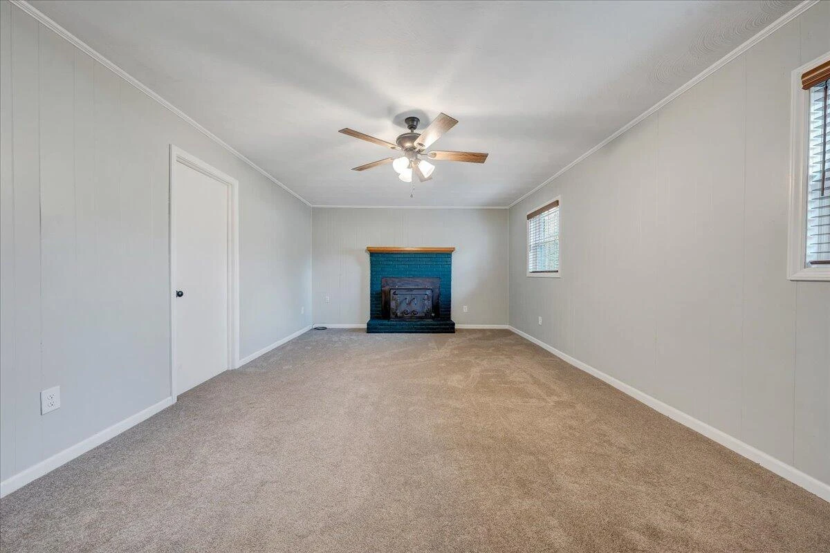 222 Oakwood RD - Photo 18