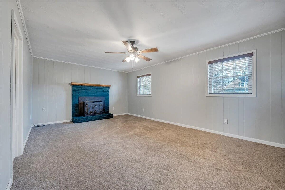 222 Oakwood RD - Photo 19