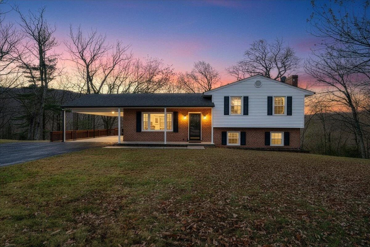222 Oakwood RD - Photo 2