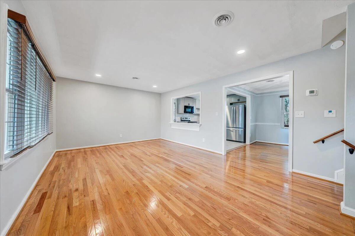 222 Oakwood RD - Photo 4