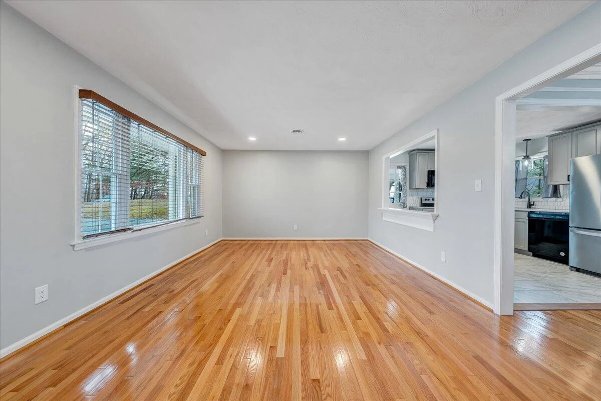 222 Oakwood RD - Photo 5