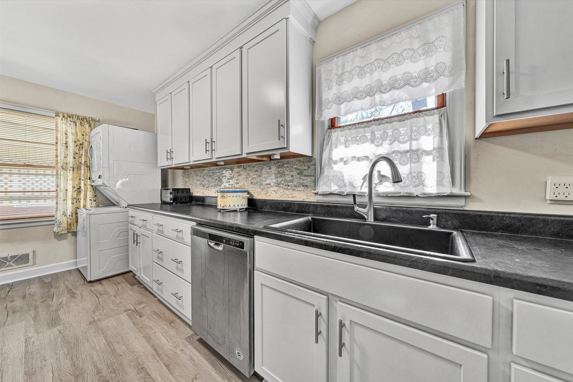 173 Trinkle AVE - Photo 9