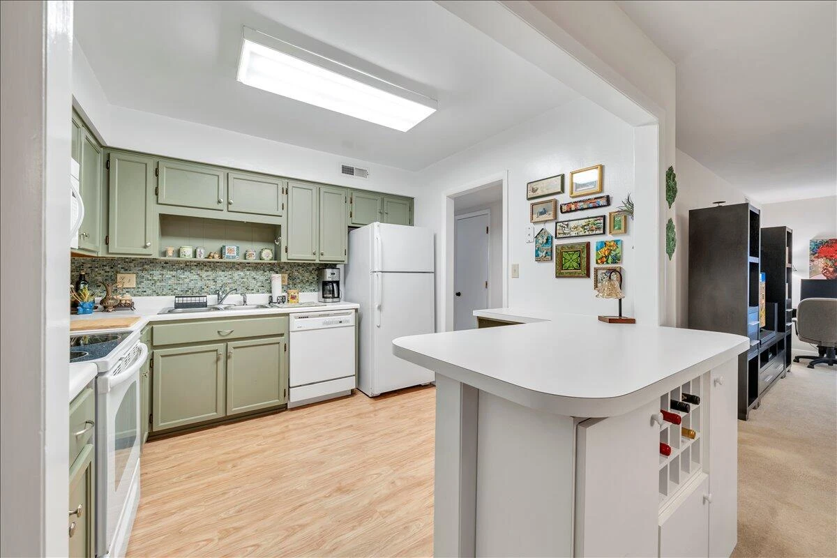 2110 Stephenson AVE #6 - Photo 13
