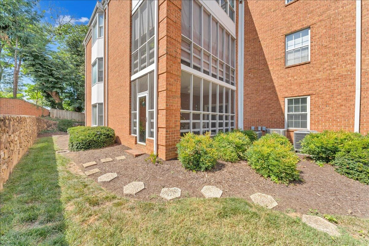 2110 Stephenson AVE #6 - Photo 32