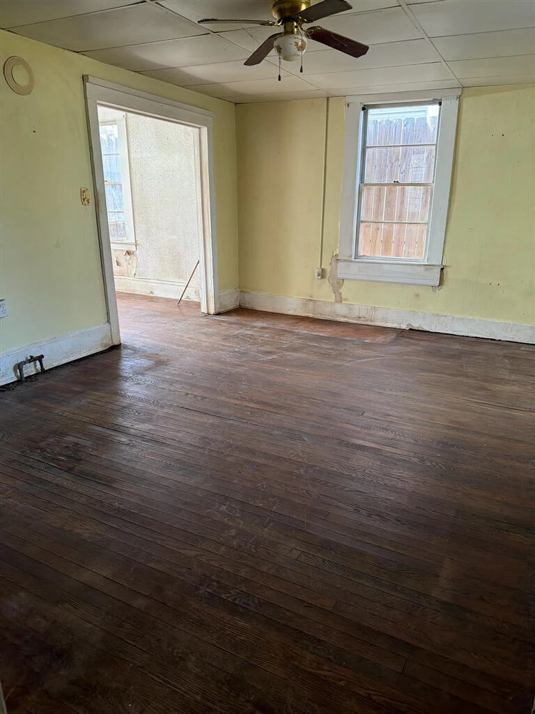 1014 Jamison AVE - Photo 3