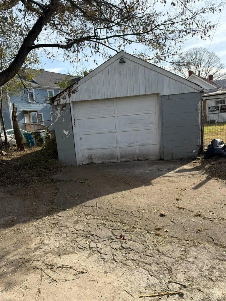 1014 Jamison AVE - Photo 6