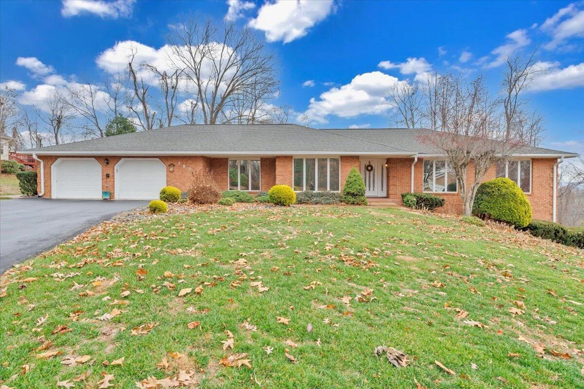 290 Patricia LN