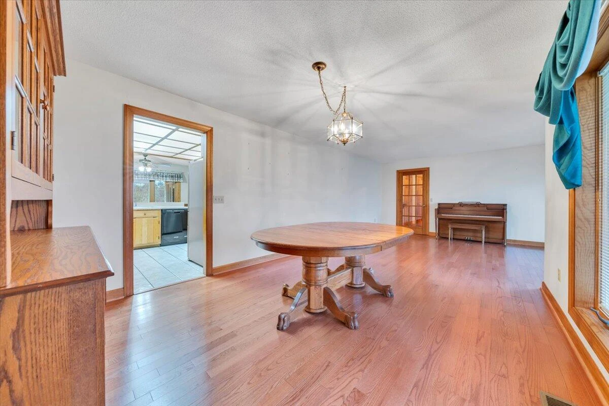 290 Patricia LN - Photo 11