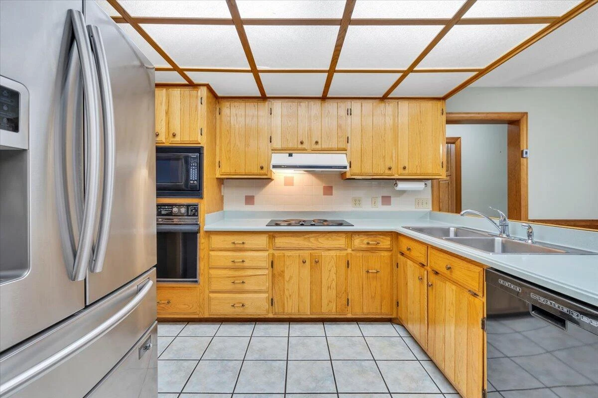 290 Patricia LN - Photo 12