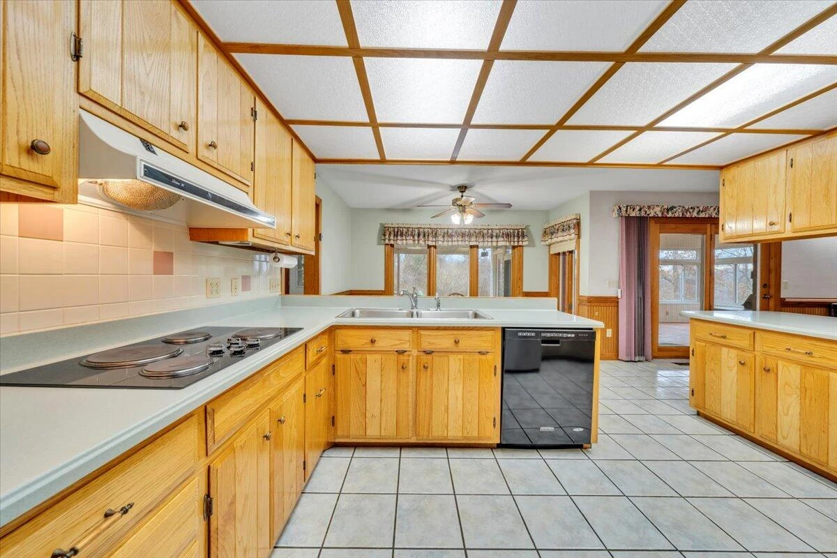 290 Patricia LN - Photo 17