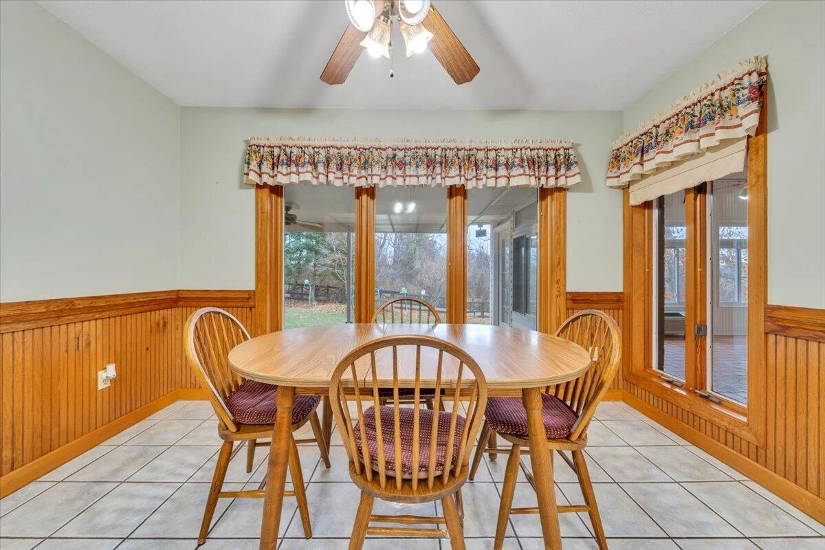 290 Patricia LN - Photo 18