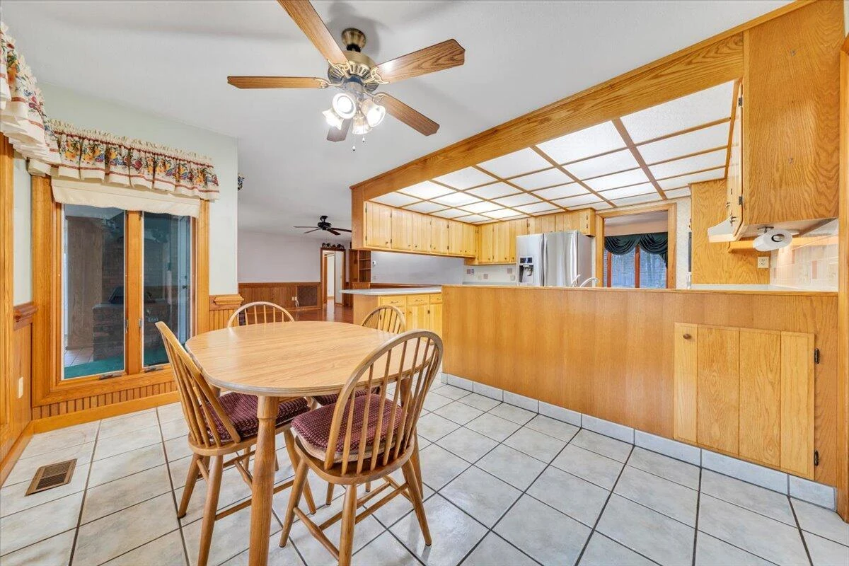 290 Patricia LN - Photo 19