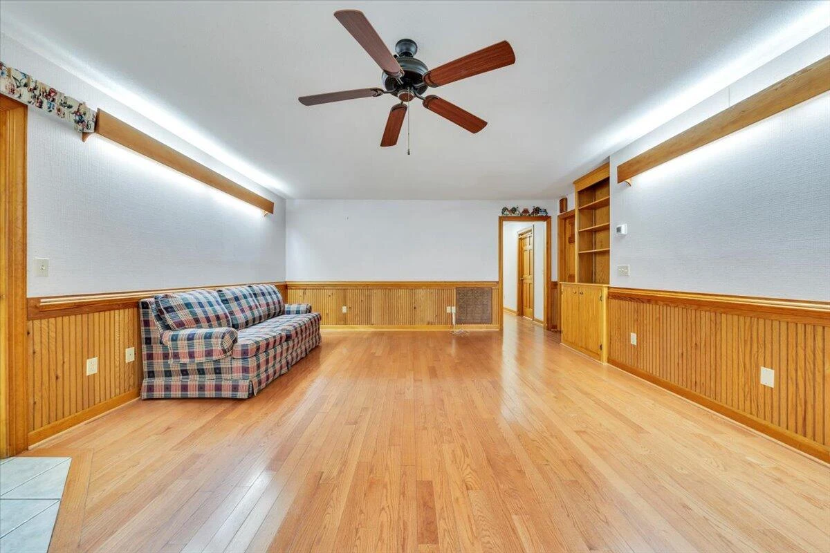 290 Patricia LN - Photo 20