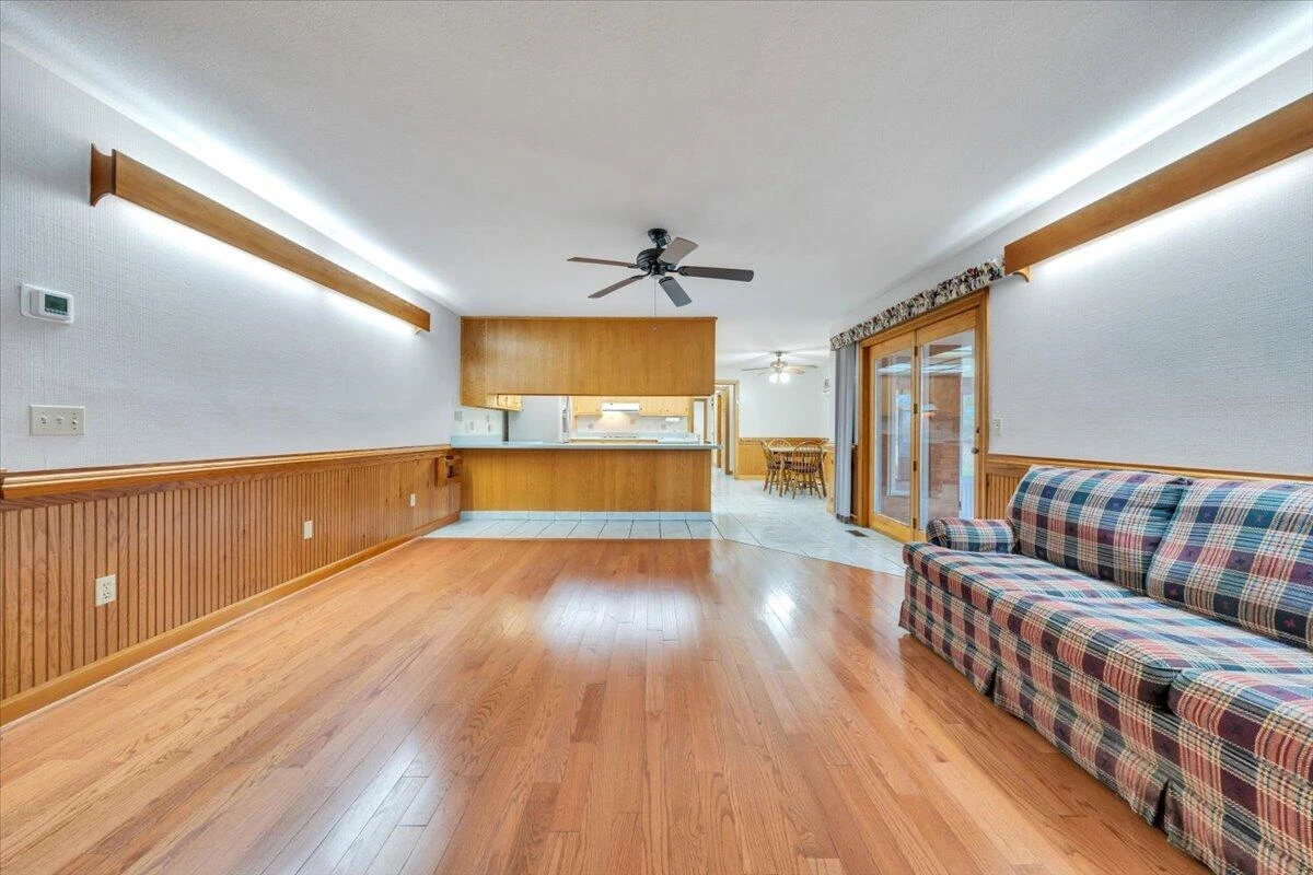 290 Patricia LN - Photo 21