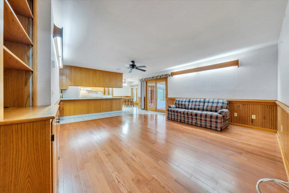 290 Patricia LN - Photo 22