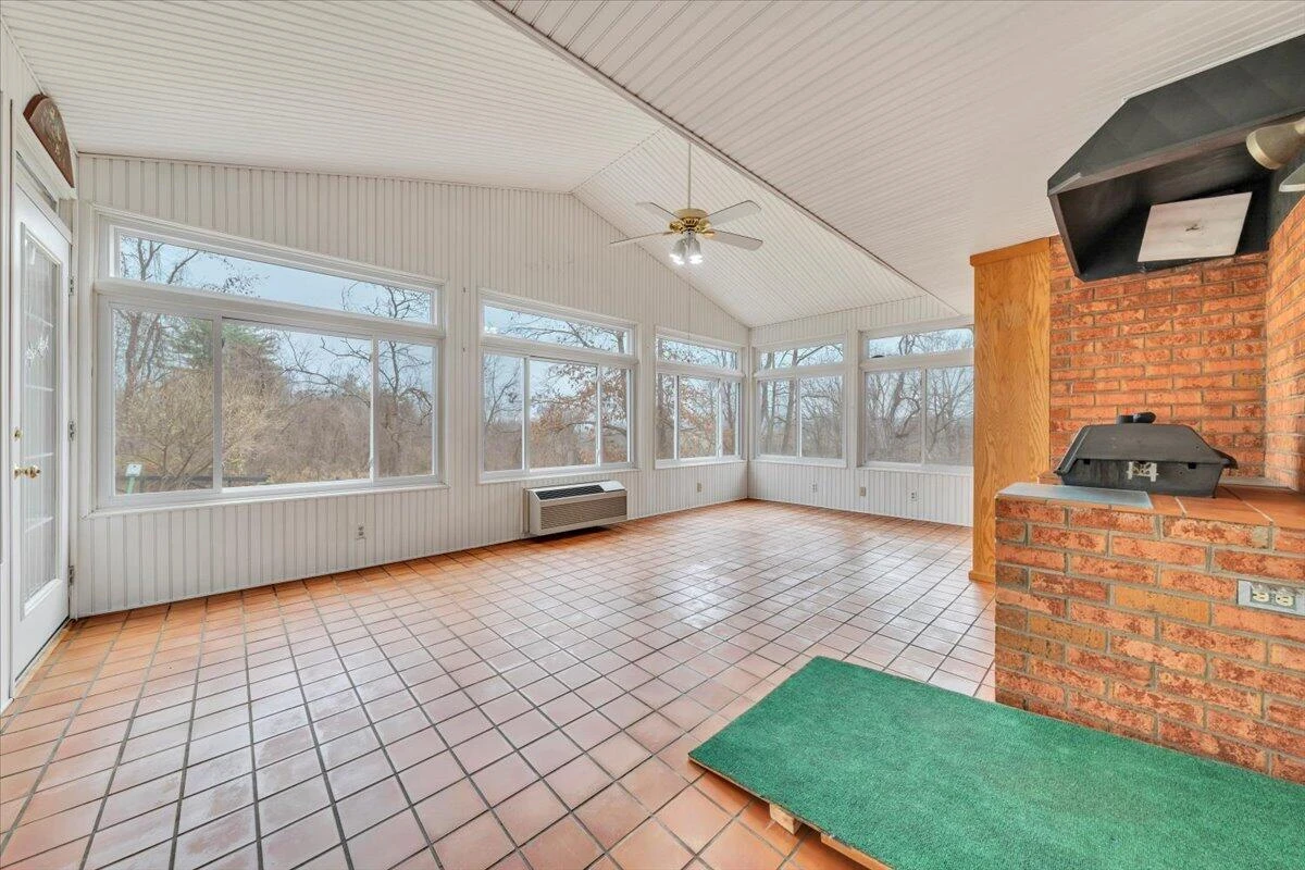 290 Patricia LN - Photo 23