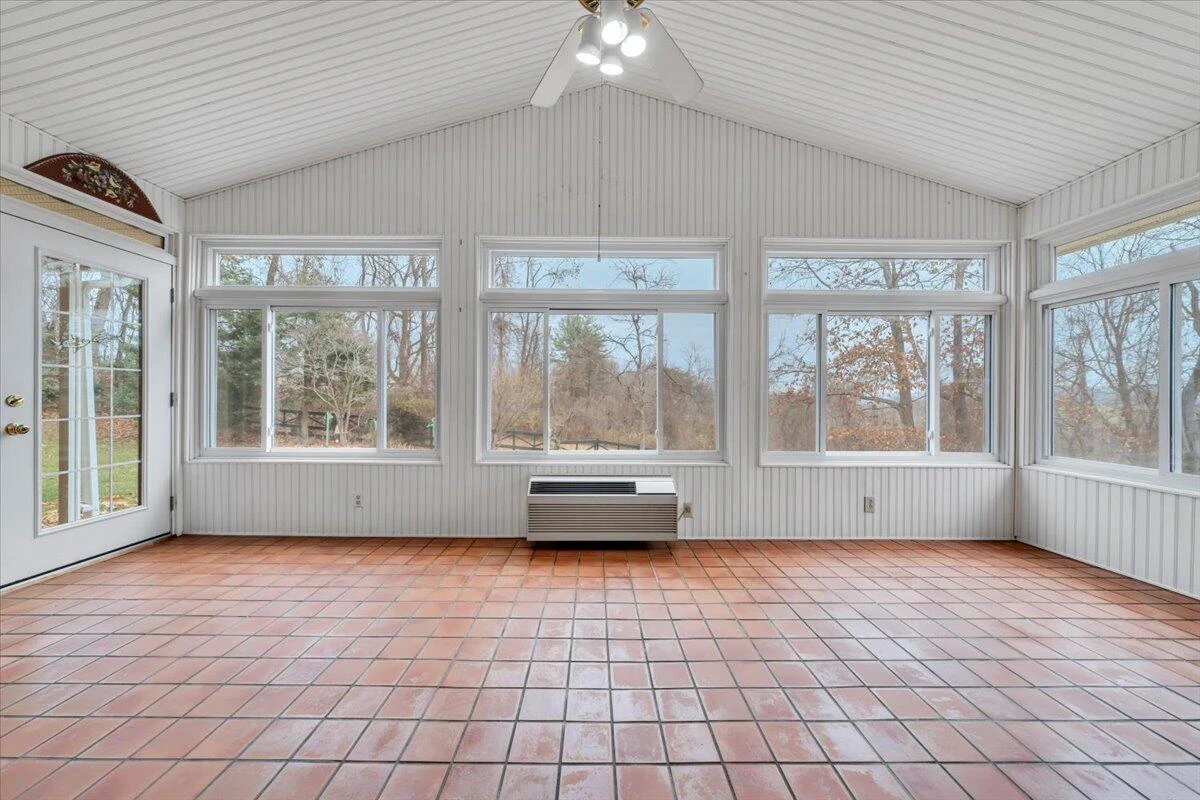 290 Patricia LN - Photo 24
